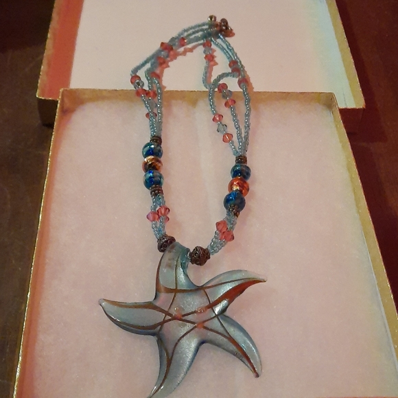 HANDMADE BEADED STARFISH NECKLACE. - Picture 3 of 5